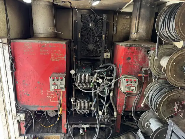 2005 PETERBILT 335 in Heavy Trucks in Saskatoon - Image 33