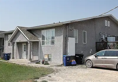 R16//Mitchell/Affordable home in the Great community of Mitchell! Open floor plan, with a private de...