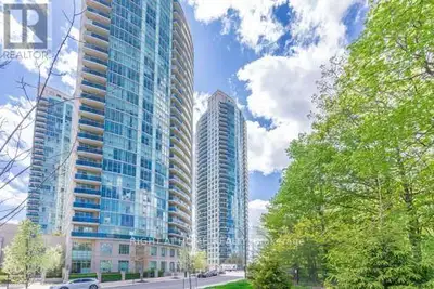 Beautiful Bright 2 Br And 2Bath Open Concept And Corner Suite Approx 970 Sq Ft Incl Balcony, Located...