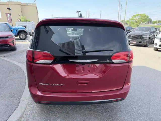 2027 Chrysler Grand Caravan SXT in Cars & Trucks in Markham / York Region - Image 6
