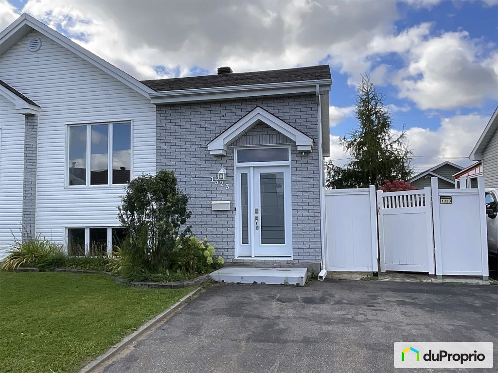 $299,500 - Semi-detached for sale in La Baie — photo 1
