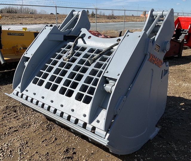 XHAND  8 APPLICATIONS ALL IN ONE 60 INCH BUCKET-GRAPPLE-SCREENER in Heavy Equipment in City of Toronto - Image 2
