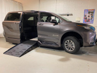 2024 Toyota Sienna XLE Hybrid with Braun Wheelchair Conversion