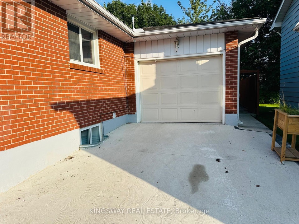 35 SILVER ASPEN CRESCENT Kitchener, Ontario 2