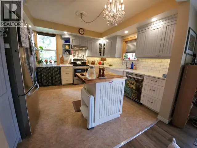 204A 5th Avenue NW Nakusp, British Columbia in Houses for Sale in Nelson - Image 7