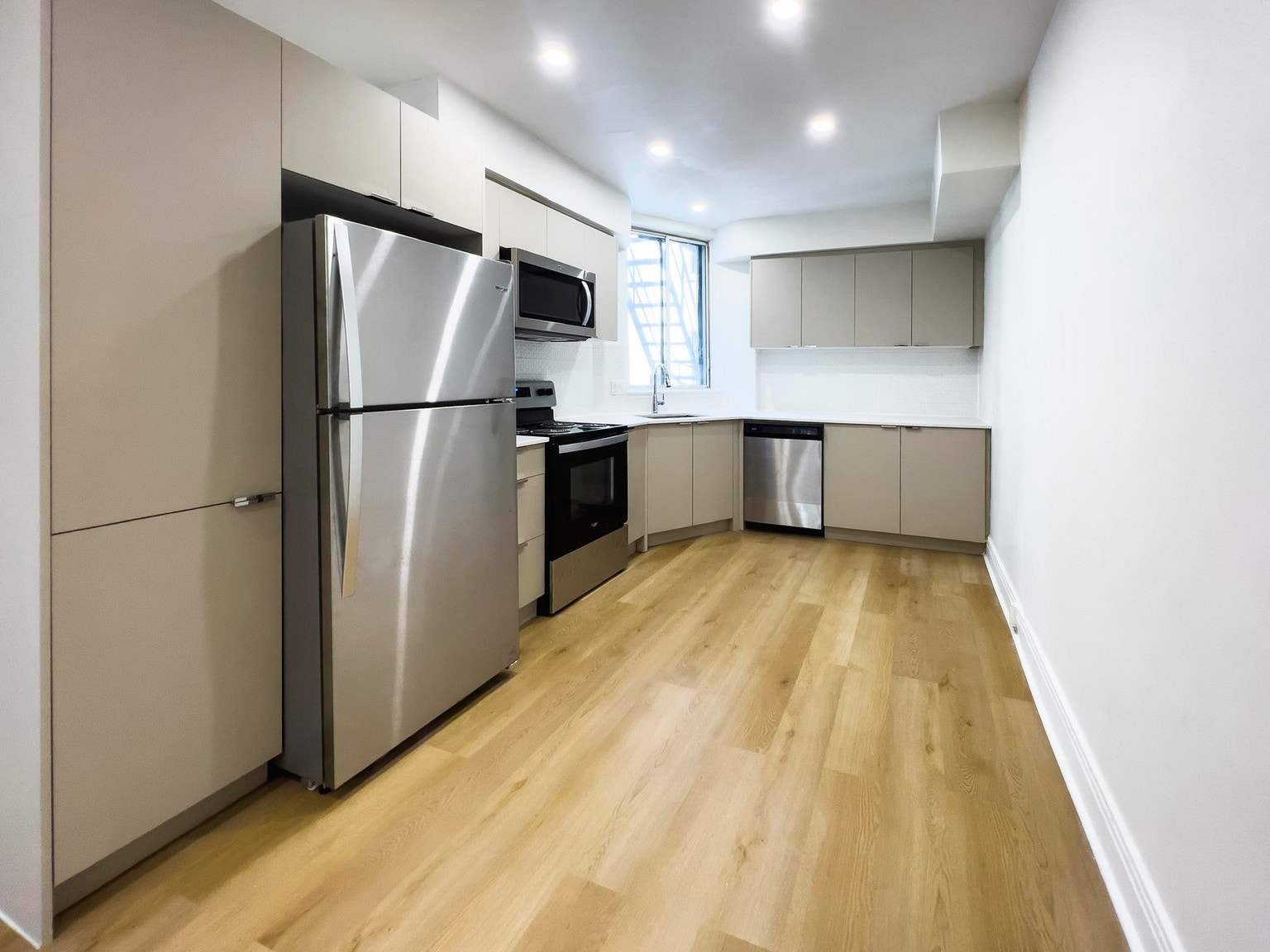 3445 Rue Stanley Montréal — photo 2