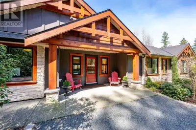 Private Estate on 7 Acres – West Coast Living at Its Finest Welcome to your dream retreat—an elegant...