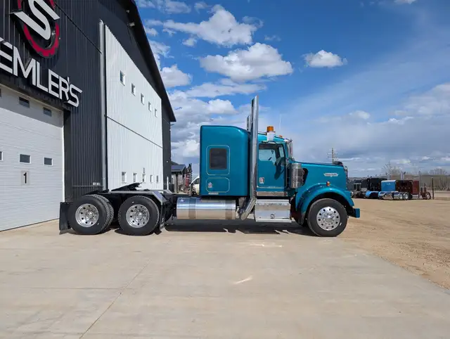 2002 KENWORTH W900B in Heavy Trucks in Saskatoon - Image 6