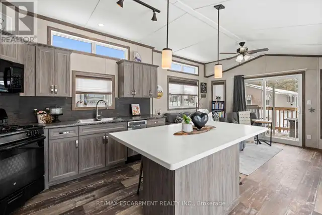 10 OAK STREET - 4449 MILBUROUGH LINE Burlington, Ontario in Houses for Sale in Oakville / Halton Region - Image 12