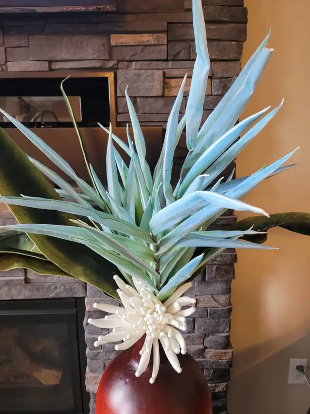 Large Faux Statement Plants – Modern Décor – Vase is 3 ft Tall in Home Décor & Accents in Edmonton - Image 3