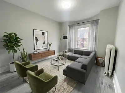 BEAUTIFUL 4 BEDROOM HOME IN STINSON, HAMILTON ! Upper Floor 4 Bed Suite, 2-Level (In triplex) 2-7 Ru...