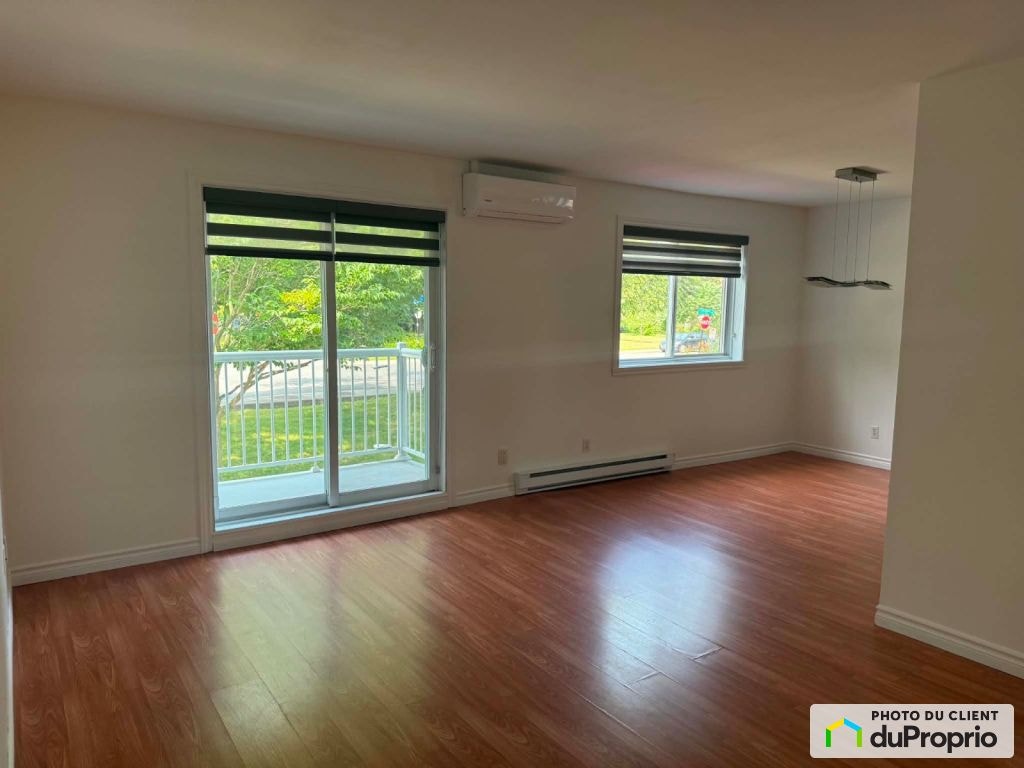 $367,000 - Condominium for sale in Longueuil (Vieux-Longueuil) — photo 2