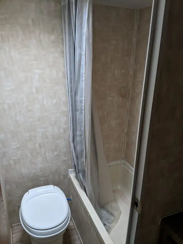 2007 Wolfpack by Cherokee Hunters edition Camper in Travel Trailers & Campers in Prince Albert - Image 14