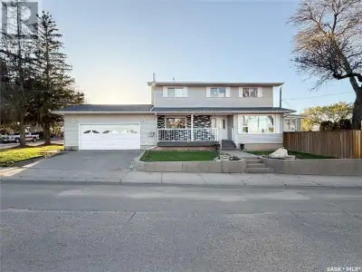 Introducing 11 Conlin Drive — a distinguished & expansive 2,198 sqft 2-storey home in the desirable...