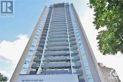 Positioned in a prime central location, this well-appointed 2-bedroom condo at Chateau Royale West o...
