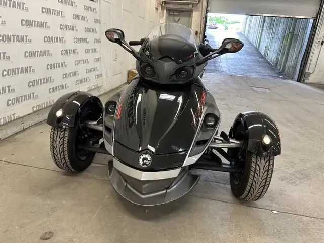 2011 Can-Am Spyder RS-S (SE5) in Sport Touring in West Island - Image 4