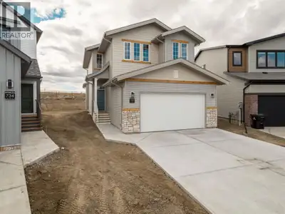 This stunning property "THE AVERY" By Avonlea features a custom-selected exterior with upgraded acce...