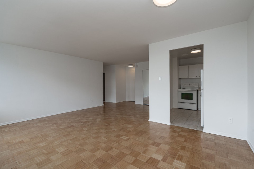 two bedroom, Leslie and Lawrence - ID 4689 4