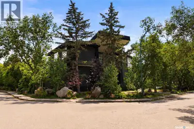 Welcome to an extraordinary architectural statement in the heart of Lakeview. This one of a kind hom...