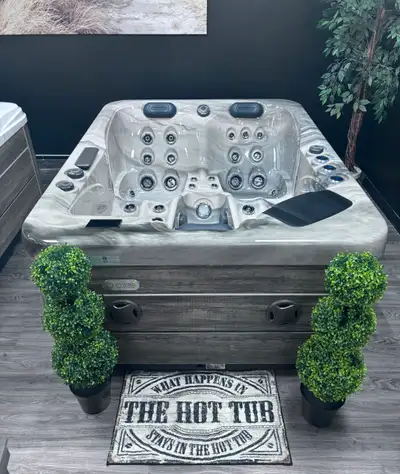 Mini Hot Tub, 3 person, FLOOR ,MODEL, View more