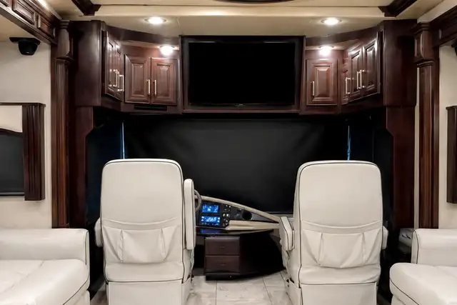 2014 American Coach Eagle 45T – Pre-Owned Class A Motorhome in RVs & Motorhomes in Red Deer - Image 15