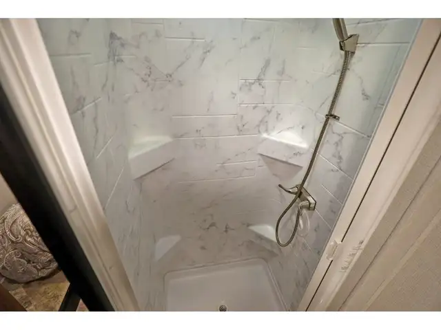 2021 Forest River Sunseeker Forester 2380 B+ DIESEL Full paint in RVs & Motorhomes in Laval / North Shore - Image 23