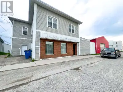 Perfect for Business & Investment! Looking to start your own venture? Commercial building or can be...