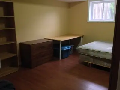 one STUDENT in one room for rent WESTERN UNIVERISTY September 1