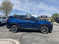 Command the road and embrace adventure in this stunning 2022 GMC Terrain SLT. With just 28,101 kilom... (image 3)