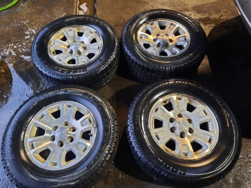 265 70 17 RIMS AND TIRES ALL SEASON GMC / CHEVROLET Tires