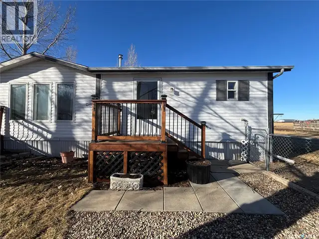 33 Cypress Mobile Home PARK Maple Creek, Saskatchewan in Houses for Sale in Swift Current - Image 3
