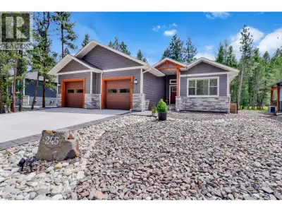 CHECK OUT OUR 24/7 VIRTUAL OPEN HOUSE! Pride of ownership shines throughout this beautifully finishe...