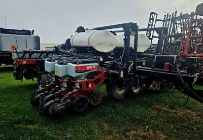 12 row at 30in. 23 row at 15in. liquid fert on every row markers Agleader shut off controls;Conditio...
