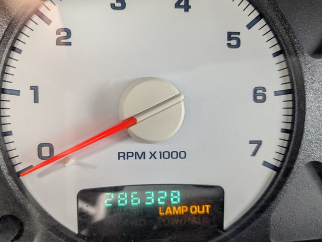 Dodge Ram 1500 2004 – 206 000 km – 4 portes – 9 500 $ négociable — photo 2