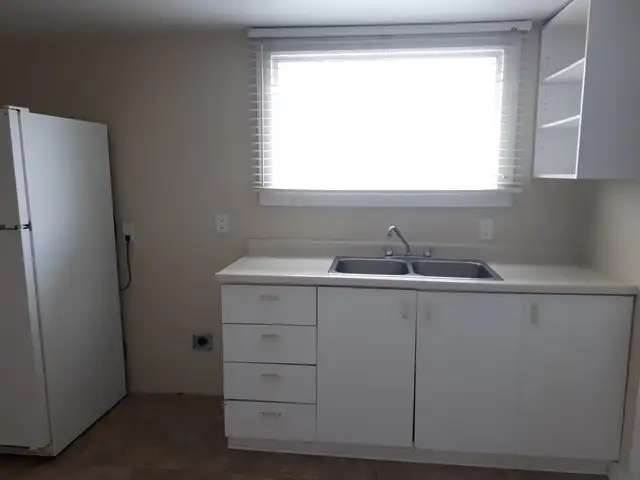 2-184 Christina St S – 1-Bedroom Apt (Near Riverfront) in Long Term Rentals in Sarnia - Image 6