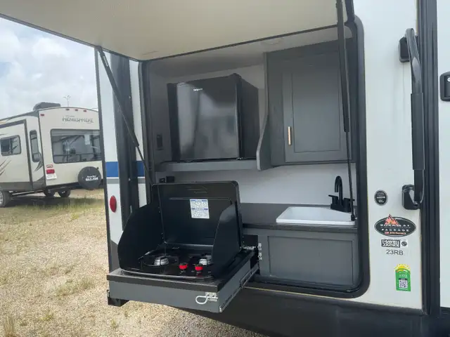 2022 KEYSTONE BULLET 23 RBPR in Travel Trailers & Campers in St. Albert - Image 7