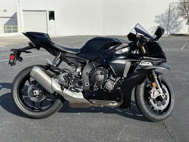 2025 Yamaha YZF-R1 in Street, Cruisers & Choppers in Saskatoon - Image 5