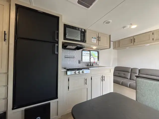 2025 Coachmen Northern Spirit DLX in Travel Trailers & Campers in Terrace - Image 9