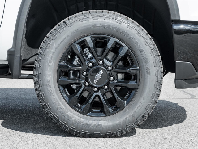 2025 Chevrolet SILVERADO 2500HD Custom- Black Assist Steps | Sno in Cars & Trucks in Markham / York Region - Image 4