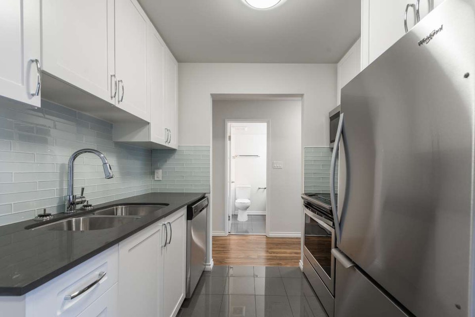 Lord Harley - 1 Bedroom available at 3220 Quadra Street, Victori 5