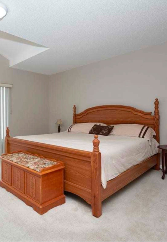 King Size Solid Oak Bedframe in Beds & Mattresses in Barrie