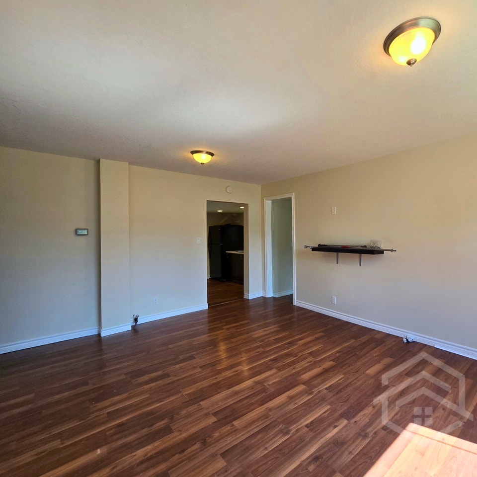 3-Bedroom with a Heated Shop!! 3