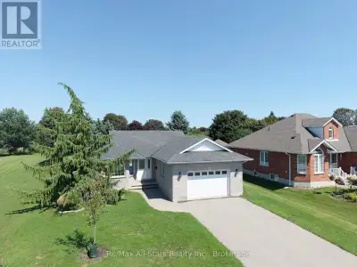 For Lease. Welcome to 8 Whitney Court in Lindsay - a bright and inviting home featuring an open layo...