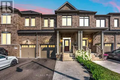 !!LOCATION!! STORAGE!! Stunning 3+1 bedroom, 4 bathroom Townhouse with a fully finished basement. Id...