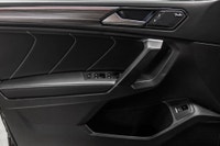 ... Engine: Moteur à 4 cylindres 2.0l L/100Km City: 10.6 L/100Km Hwy: 8.0 Safety Equipment Contrôle... (image 9)