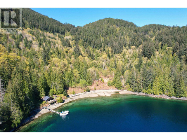 DL 4055 E DARK COVE JERVIS ROAD Madeira Park, British Columbia in Houses for Sale in Sunshine Coast - Image 4