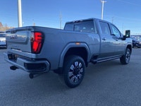 Take a look at this FULLY-LOADED Denali 3500 Heavy-Duty DURAMAX Diesel.... With every option includi... (image 6)