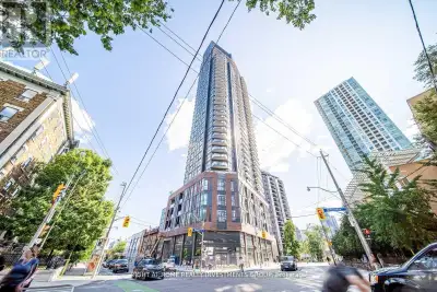 Exceptionally roomy one-bedroom plus den with two very large lockers (equivalent to about three stan...