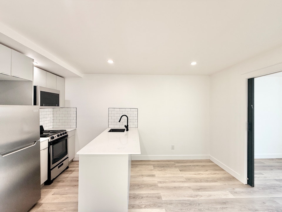 3 et demi - Plateau Mont-Royal - Électros & WiFi - Dispo 4