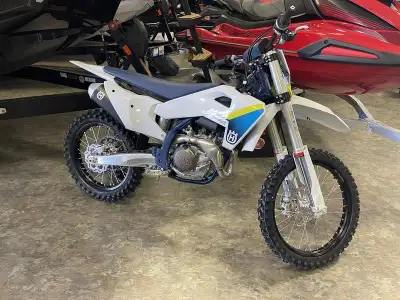 Price Plus $1290 Destination 2025 Husqvarna® FC 450 Victory is a clear decision The FC 450 continues...